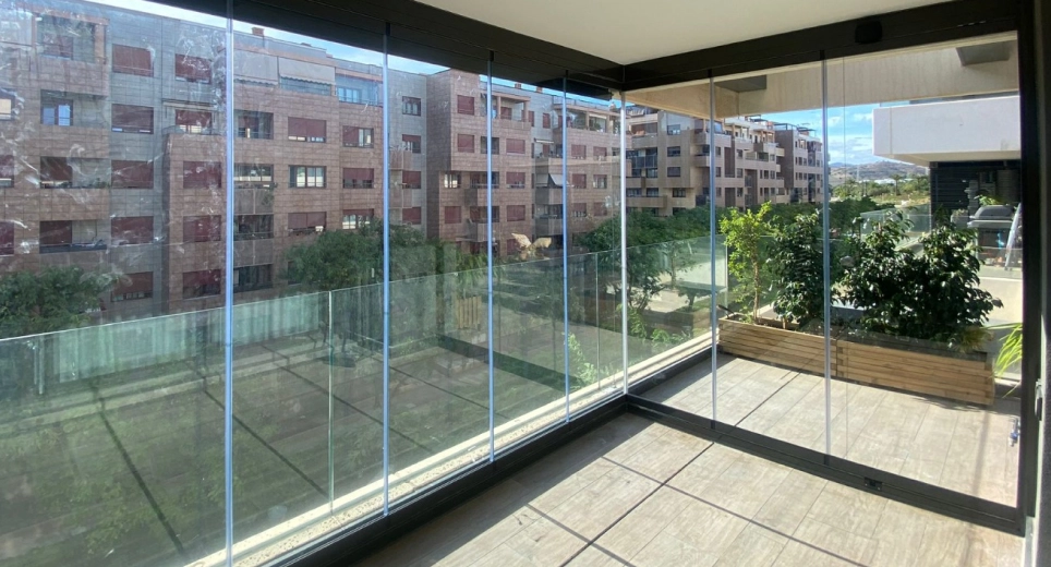 cortina cristal abatible 1 - Cortinas de cristal Málaga
